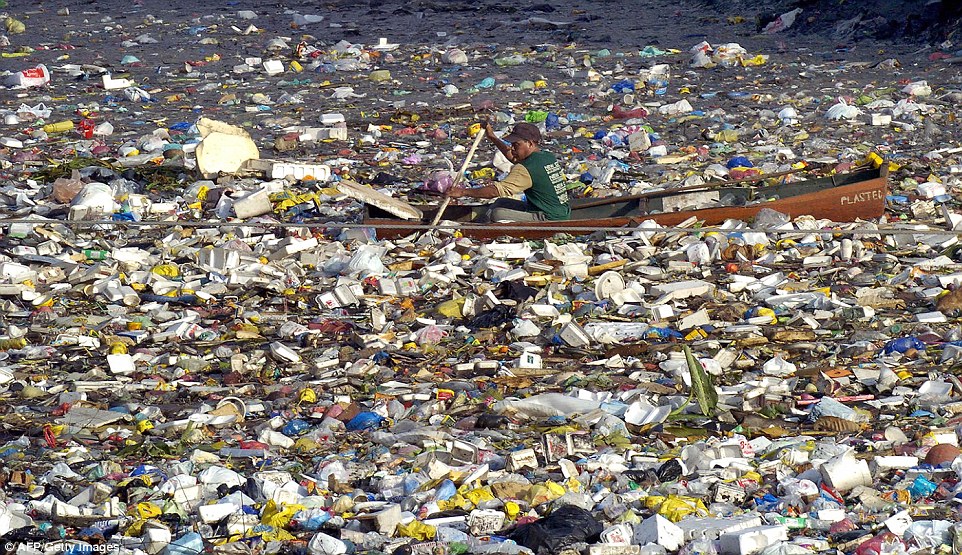Inde (Delhi): Un bidonville devenu un océan de plastique